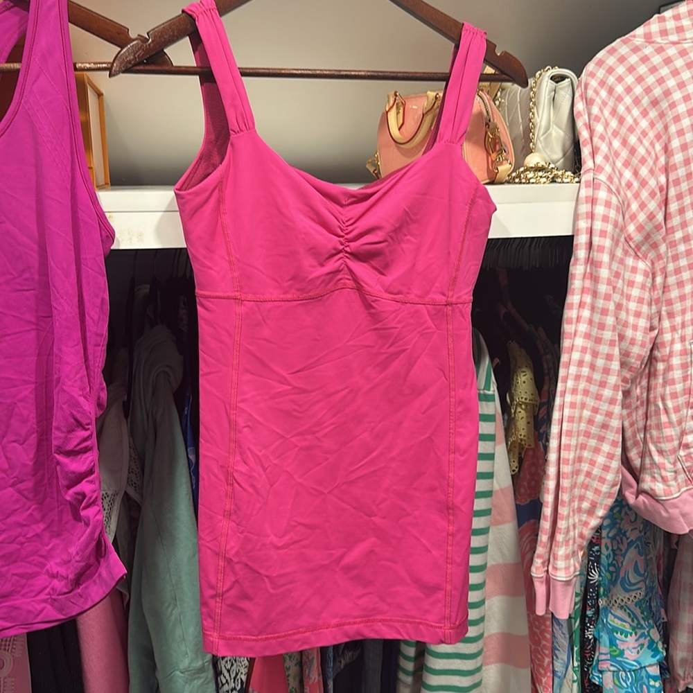 Pink Athletic Lululemon tank built in bra size 6 NWOT